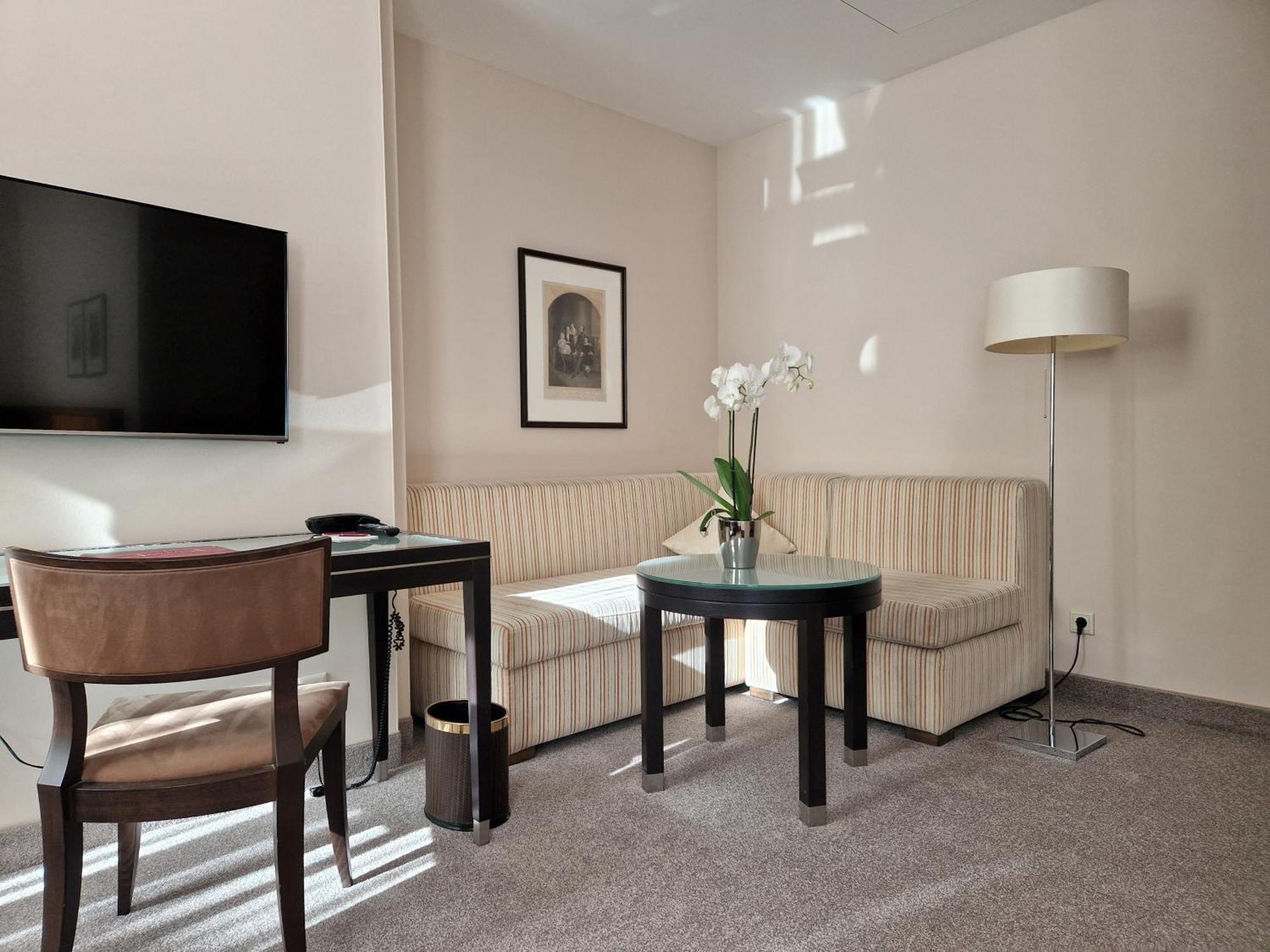 Kastens Hotel Luisenhof Hannover Exteriér fotografie A suite at the Hotel de France