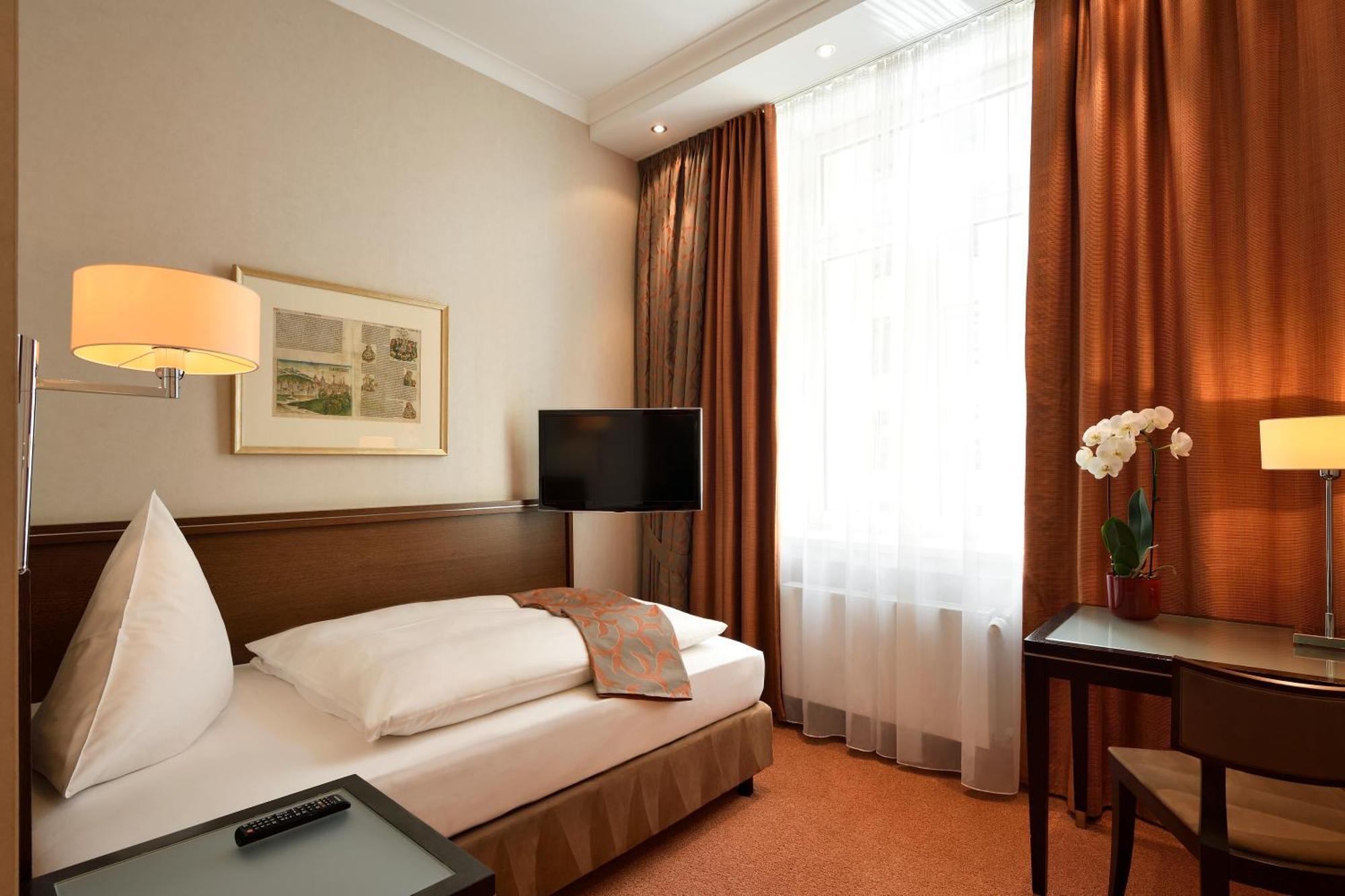 Kastens Hotel Luisenhof Hannover Exteriér fotografie A room at the Hotel de France